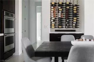 Photo #3: 2468251 Listing