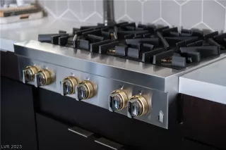 Photo #4: 2468251 Listing