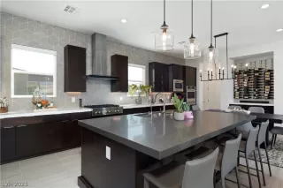 Photo #6: 2468251 Listing