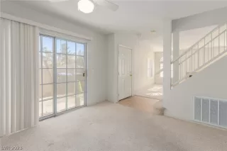 Photo #5: 2468252 Listing