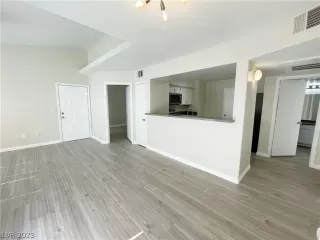 Photo #5: 2468266 Listing 