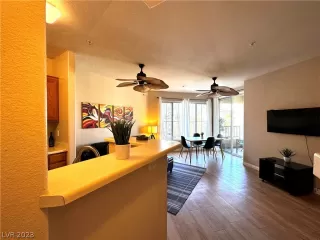 Photo #3: 2468273 Listing