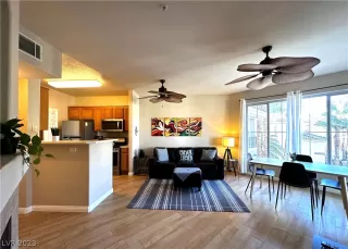 Photo #4: 2468273 Listing