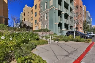 Photo #2: 2468286 Listing