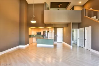 Photo #6: 2468286 Listing