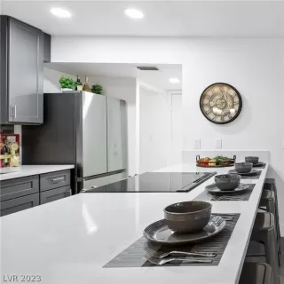 Photo #3: 2468291 Listing 