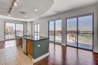 Photo #5: 2468298 Listing