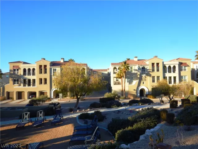 MLS: 2468324 Condo For Sale