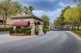 Photo #1: 2468325 Listing 