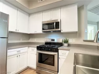 Photo #1: 2468333 Listing 