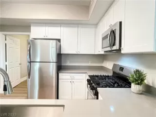 Photo #4: 2468333 Listing 