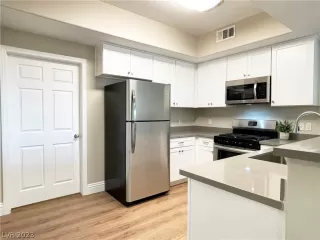 Photo #5: 2468333 Listing 