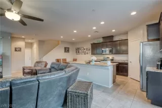 Photo #5: 2468367 Listing 