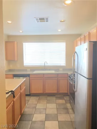 Photo #3: 2468411 Listing 