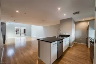 Photo #2: 2468438 Listing