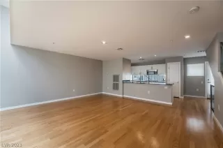 Photo #4: 2468438 Listing