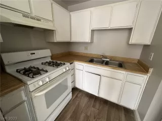 Photo #5: 2468463 Listing 