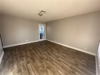 Photo #6: 2468463 Listing 