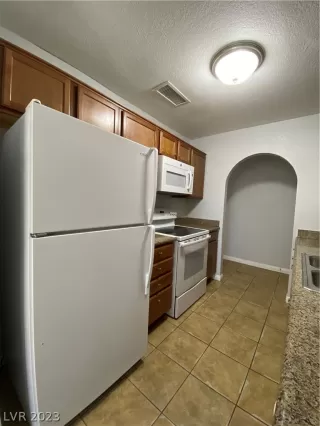 Photo #4: 2468482 Listing 