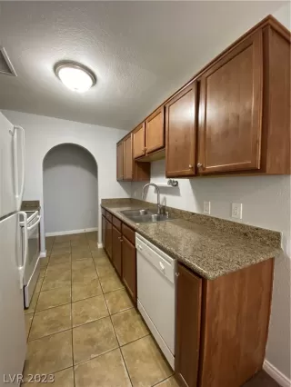 Photo #5: 2468482 Listing 