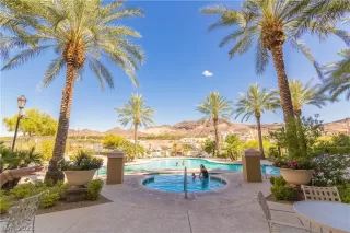 Photo #2: 2468515 Listing