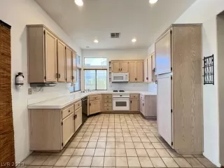 Photo #6: 2468564 Listing 