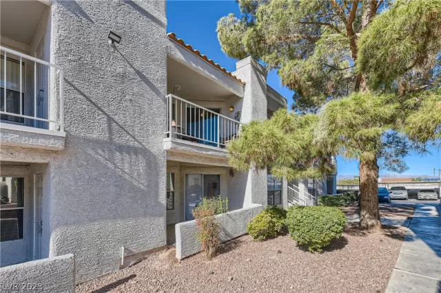 MLS: 2468600 Condo For Sale