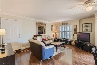 Photo #4: 2468600 Listing 