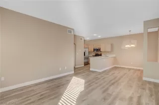 Photo #6: 2468601 Listing