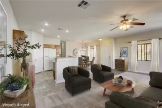 Photo #4: 2468634 Listing