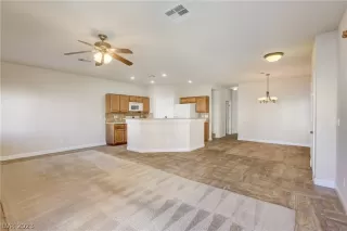 Photo #5: 2468634 Listing