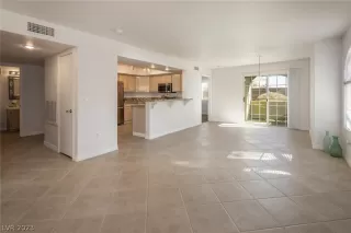 Photo #5: 2468662 Listing