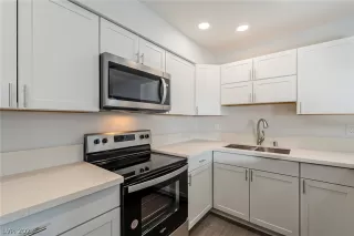 Photo #3: 2468667 Listing 