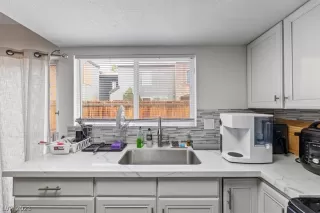 Photo #3: 2468770 Listing