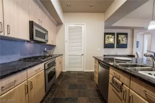 Photo #3: 2468800 Listing