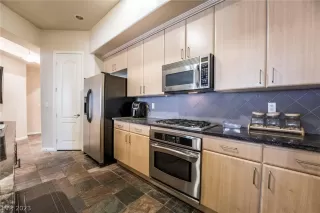 Photo #6: 2468800 Listing