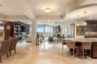 Photo #3: 2468872 Listing