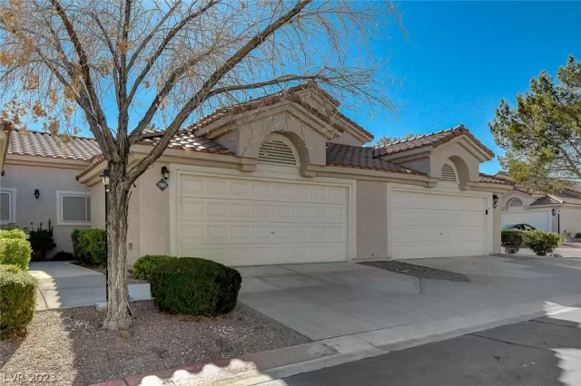 MLS: 2468881 Condo For Sale