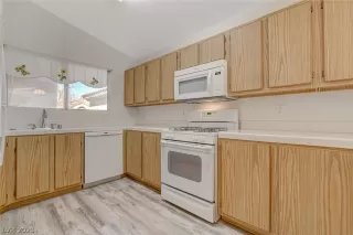 Photo #4: 2468881 Listing 