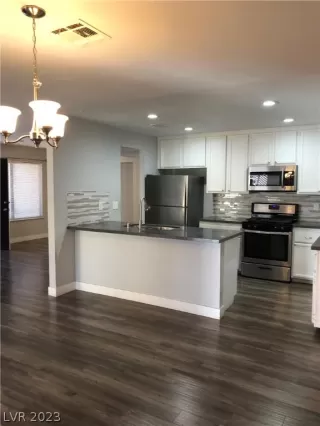 Photo #2: 2468887 Listing