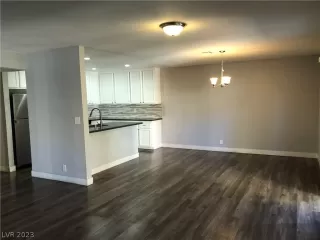 Photo #3: 2468887 Listing