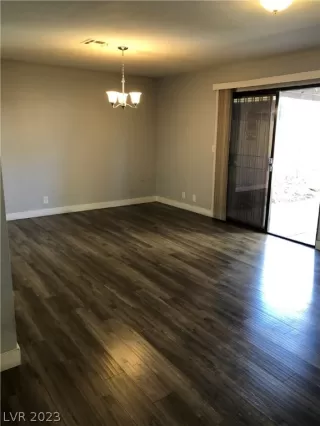 Photo #4: 2468887 Listing