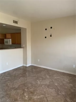 Photo #3: 2468894 Listing