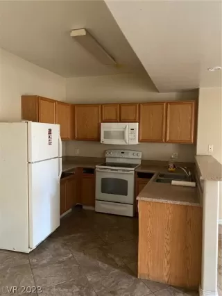 Photo #4: 2468894 Listing