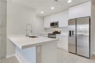 Photo #2: 2468905 Listing