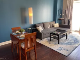 Photo #4: 2468930 Listing 