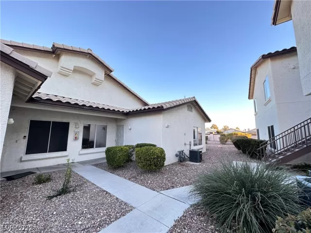MLS: 2468944 Condo For Sale