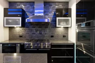 Photo #4: 2468986 Listing 