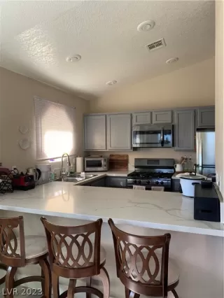 Photo #2: 2468997 Listing 