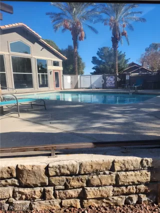 Photo #1: 2468998 Listing 